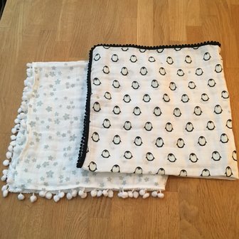 2 Tetradoeken Pingu&iuml;ns/sneeuw vlokjes