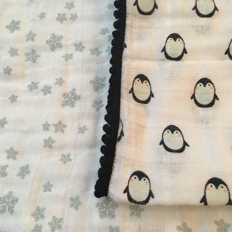 2 Tetradoeken Pingu&iuml;ns/sneeuw vlokjes